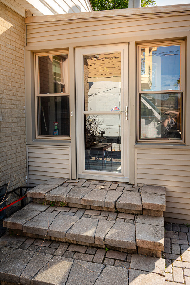 7027 N Mankato Avenue, Chicago, IL 60646
