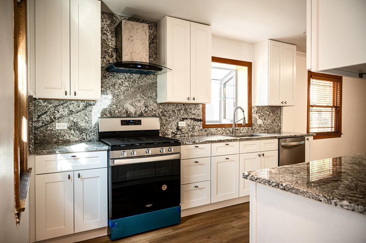 7027 N Mankato Avenue, Chicago, IL 60646