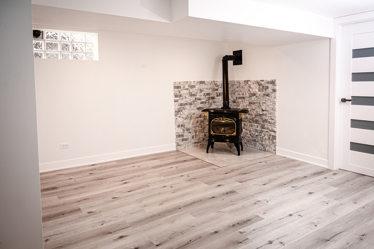 7027 N Mankato Avenue, Chicago, IL 60646