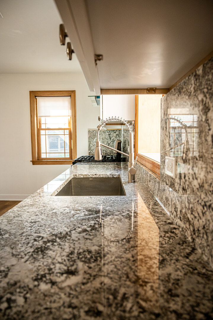 7027 N Mankato Avenue, Chicago, IL 60646
