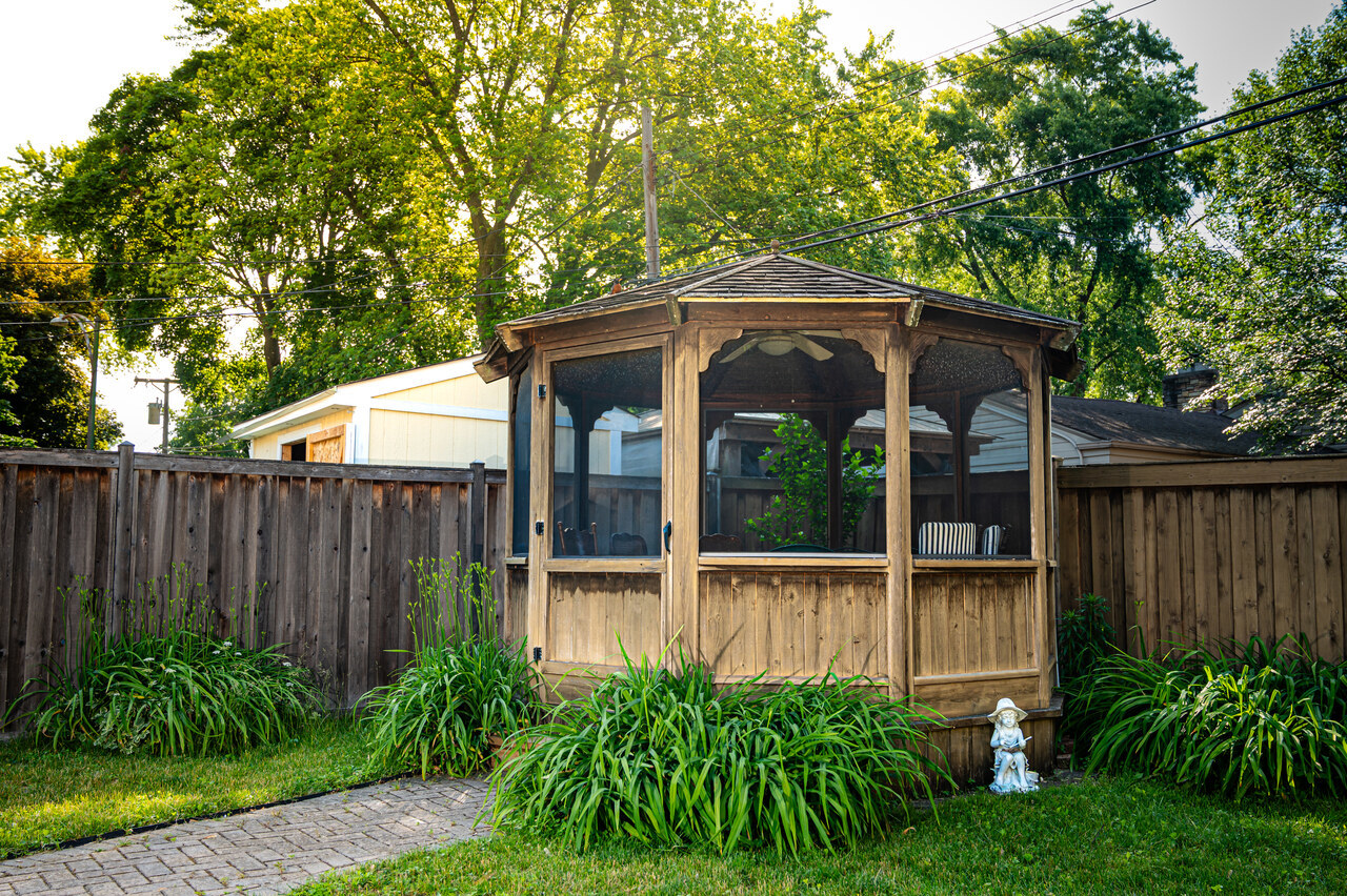 7027 N Mankato Avenue, Chicago, IL 60646