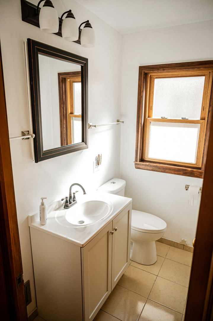 7027 N Mankato Avenue, Chicago, IL 60646