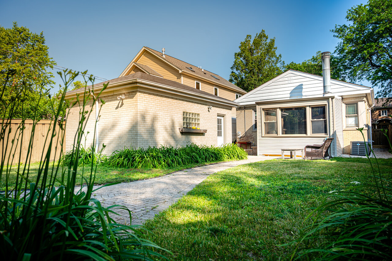 7027 N Mankato Avenue, Chicago, IL 60646