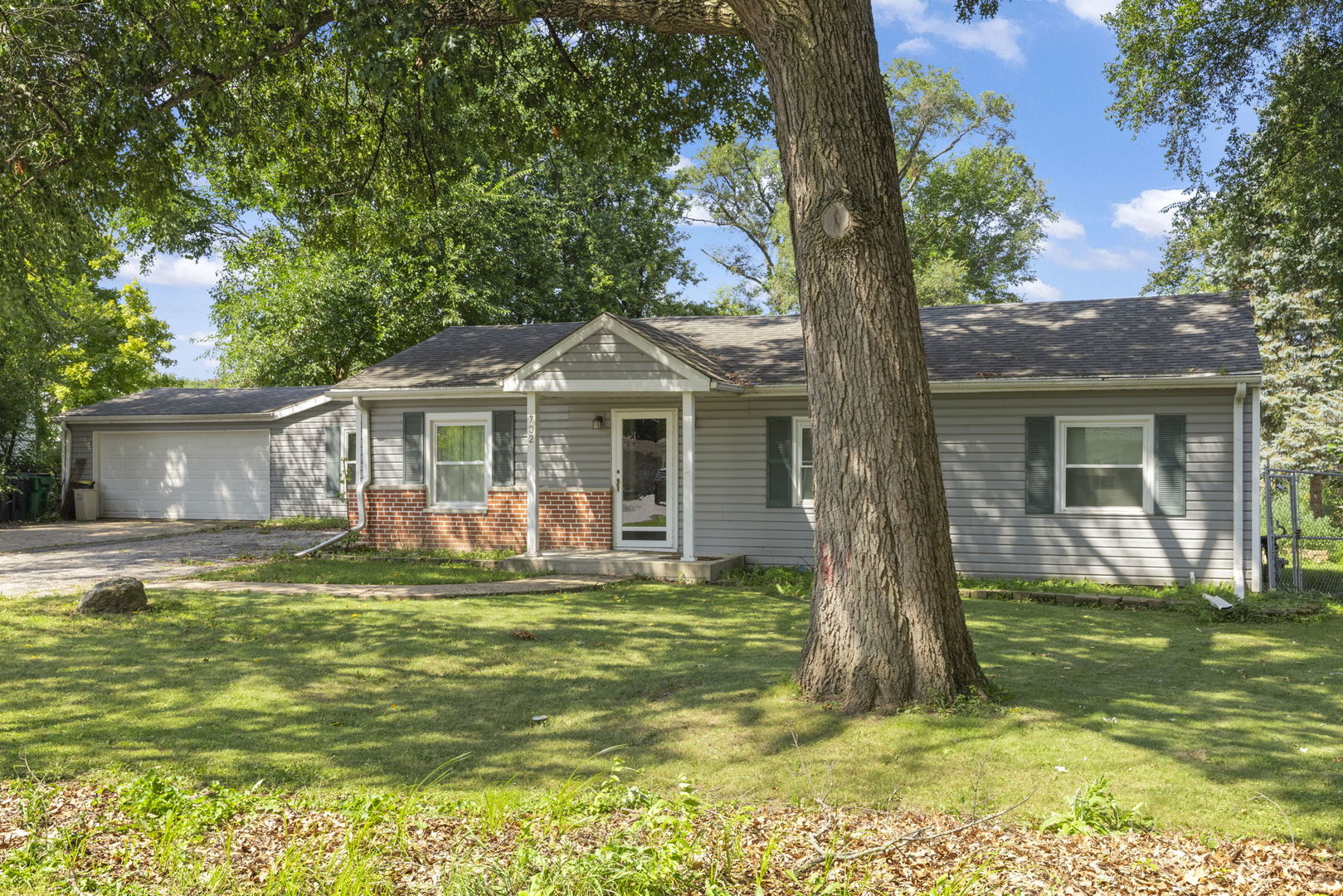 0S732 Myrtle Street, Winfield, IL 60190