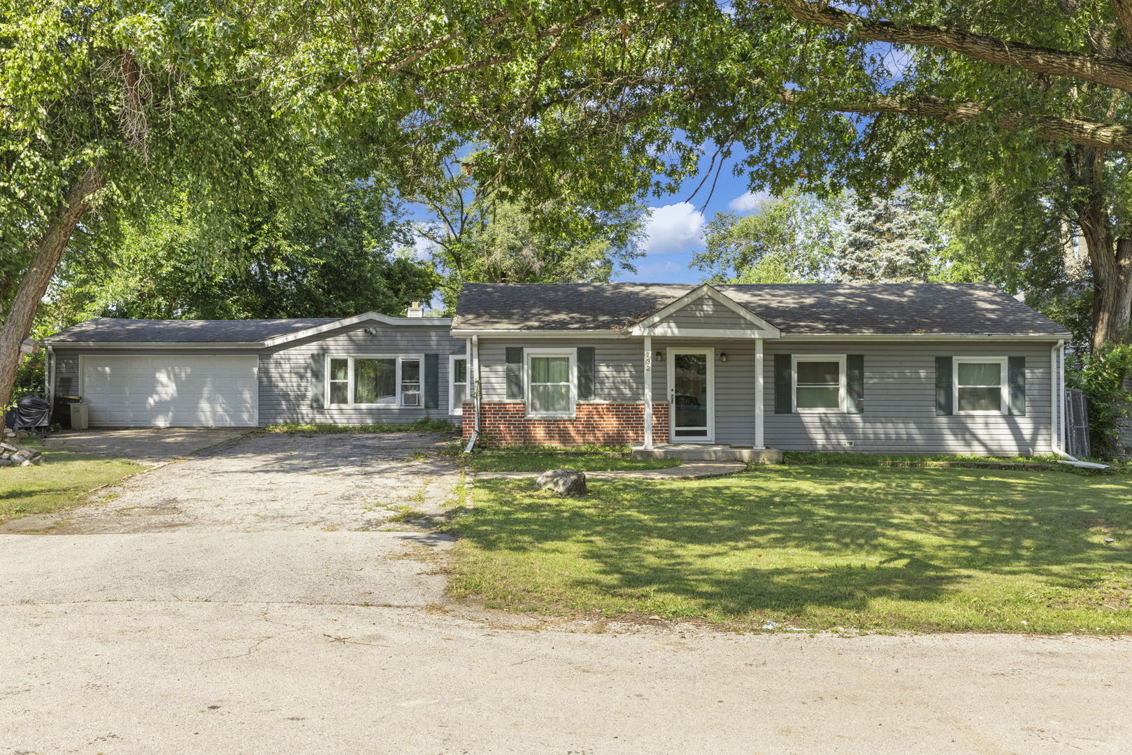 0S732 Myrtle Street, Winfield, IL 60190