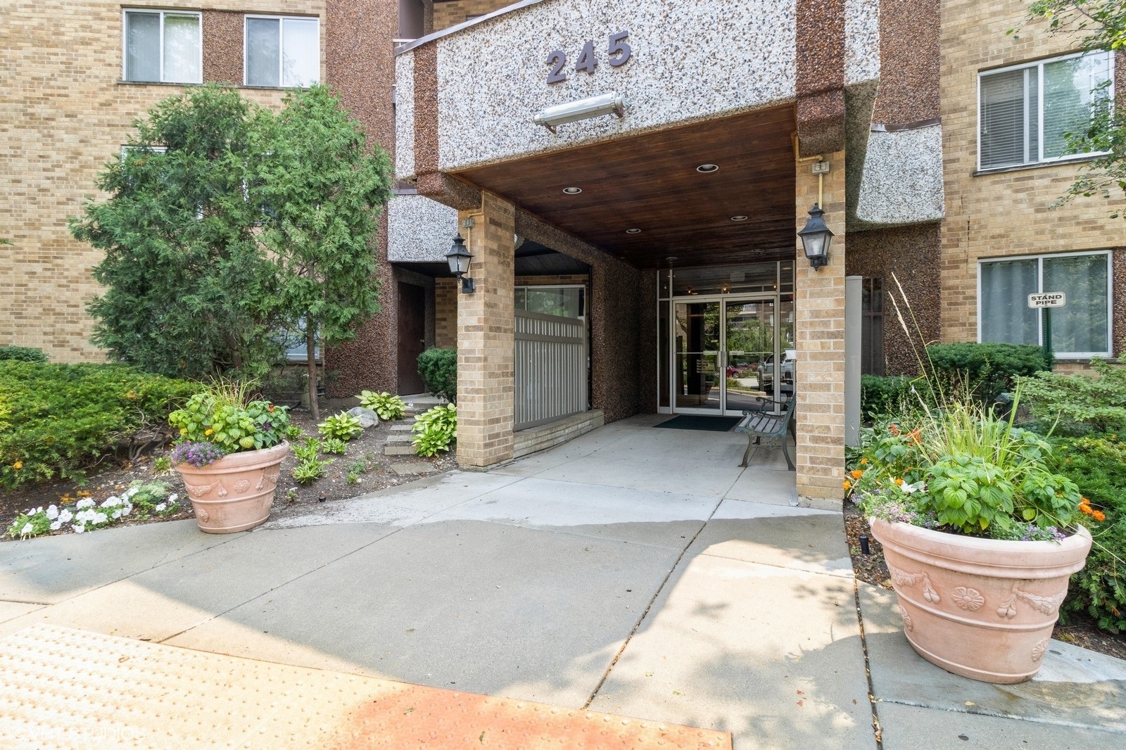 245 S Park Lane #424, Palatine, IL 60074