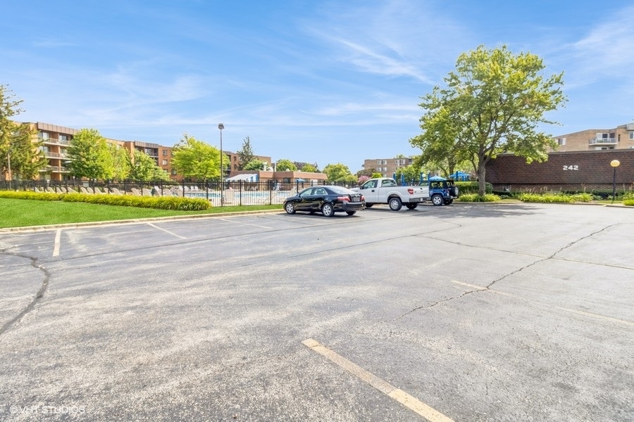 245 S Park Lane #424, Palatine, IL 60074