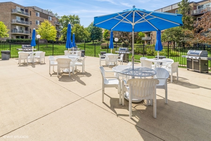 245 S Park Lane #424, Palatine, IL 60074