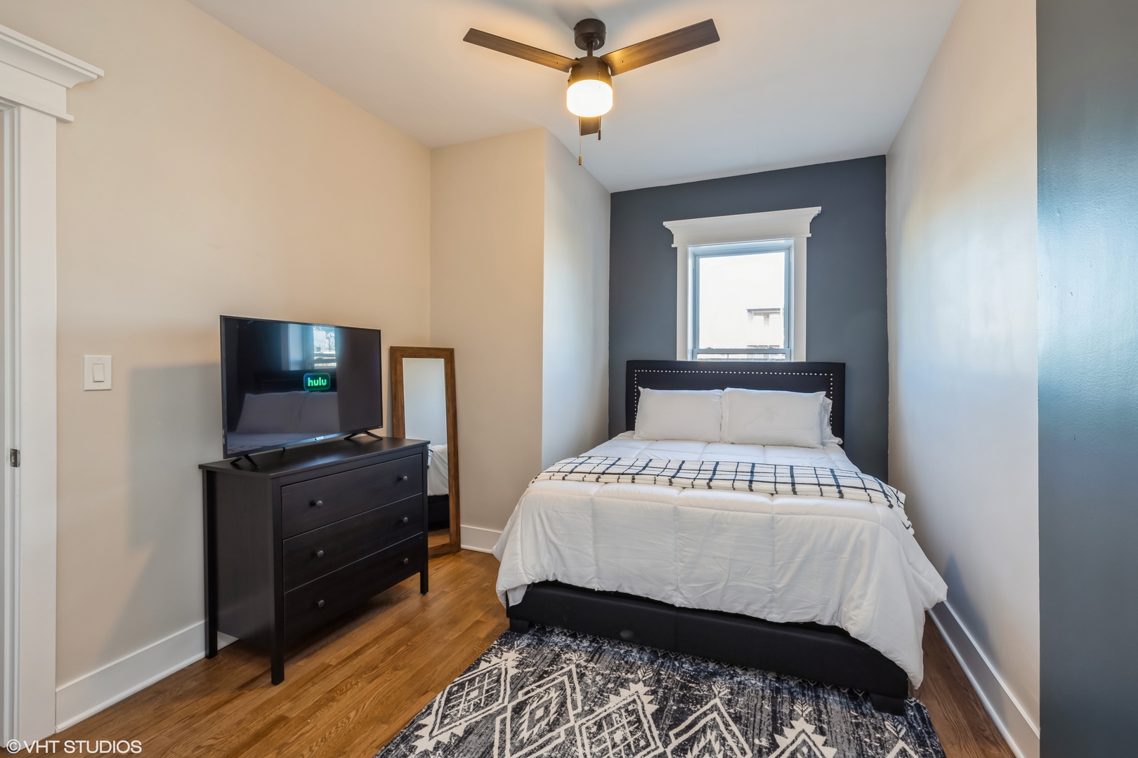 2452 W Lexington Street, Chicago, IL 60612
