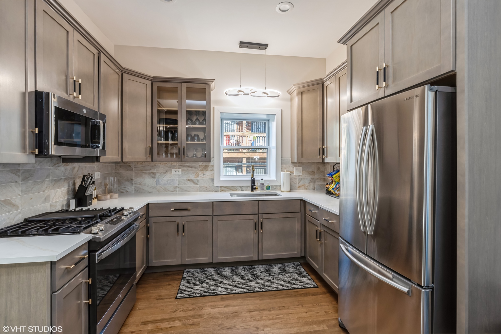 2452 W Lexington Street, Chicago, IL 60612