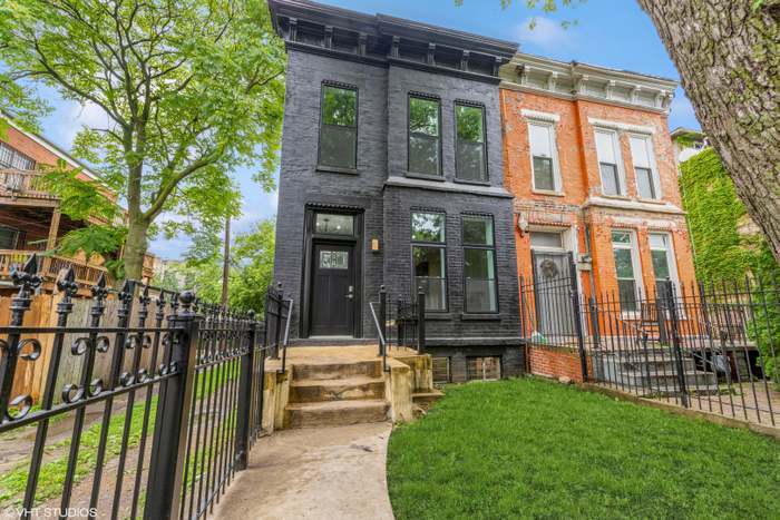 2452 W Lexington Street, Chicago, IL 60612