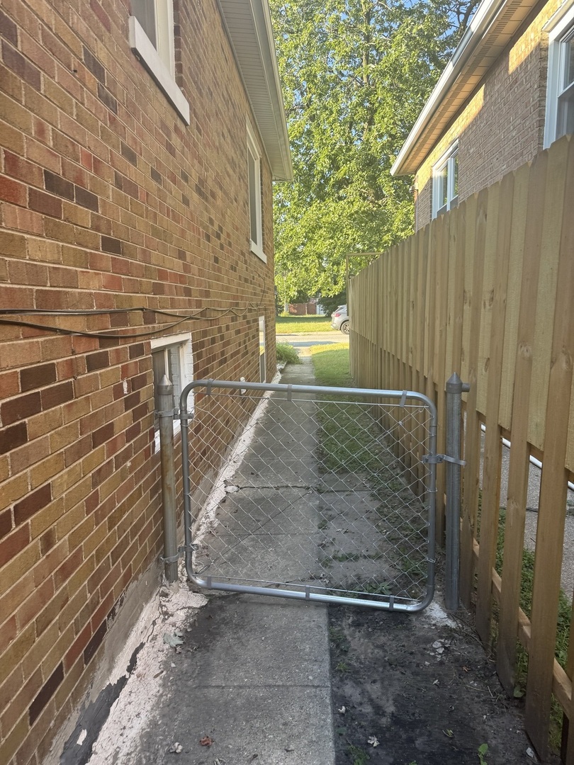 47 157th Street, Calumet City, IL 60409