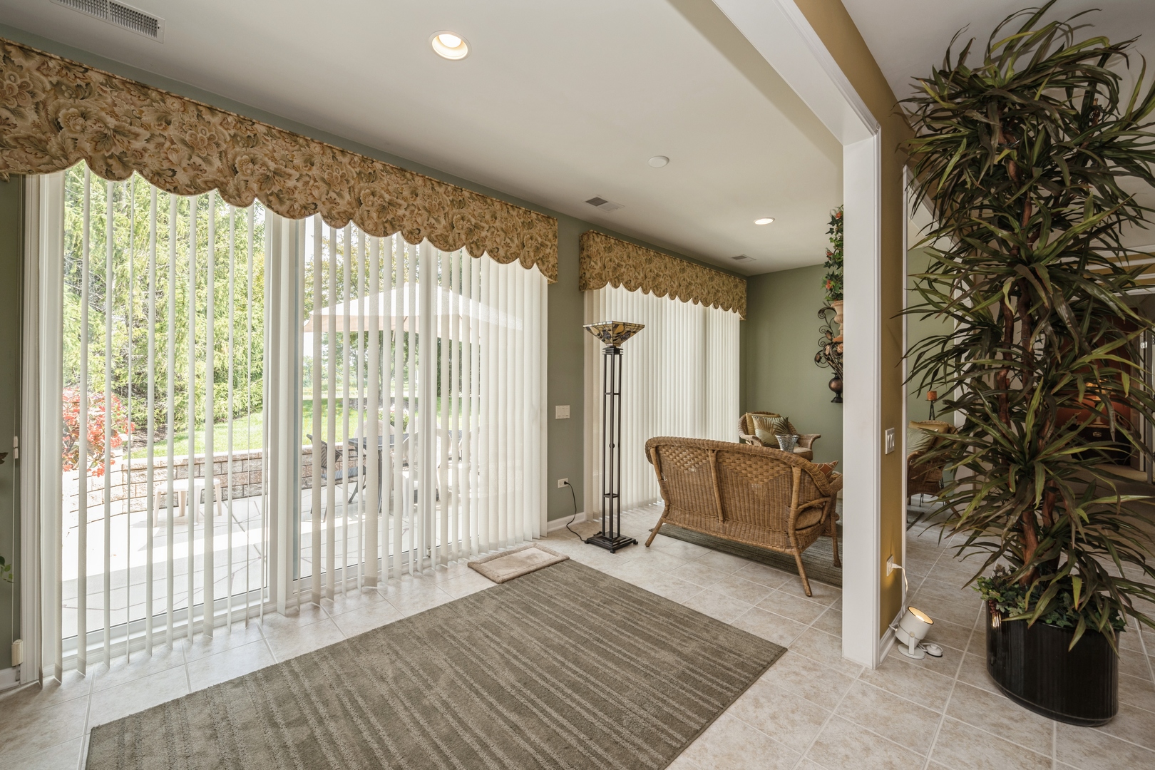 12562 Bluebell Avenue, Huntley, IL 60142