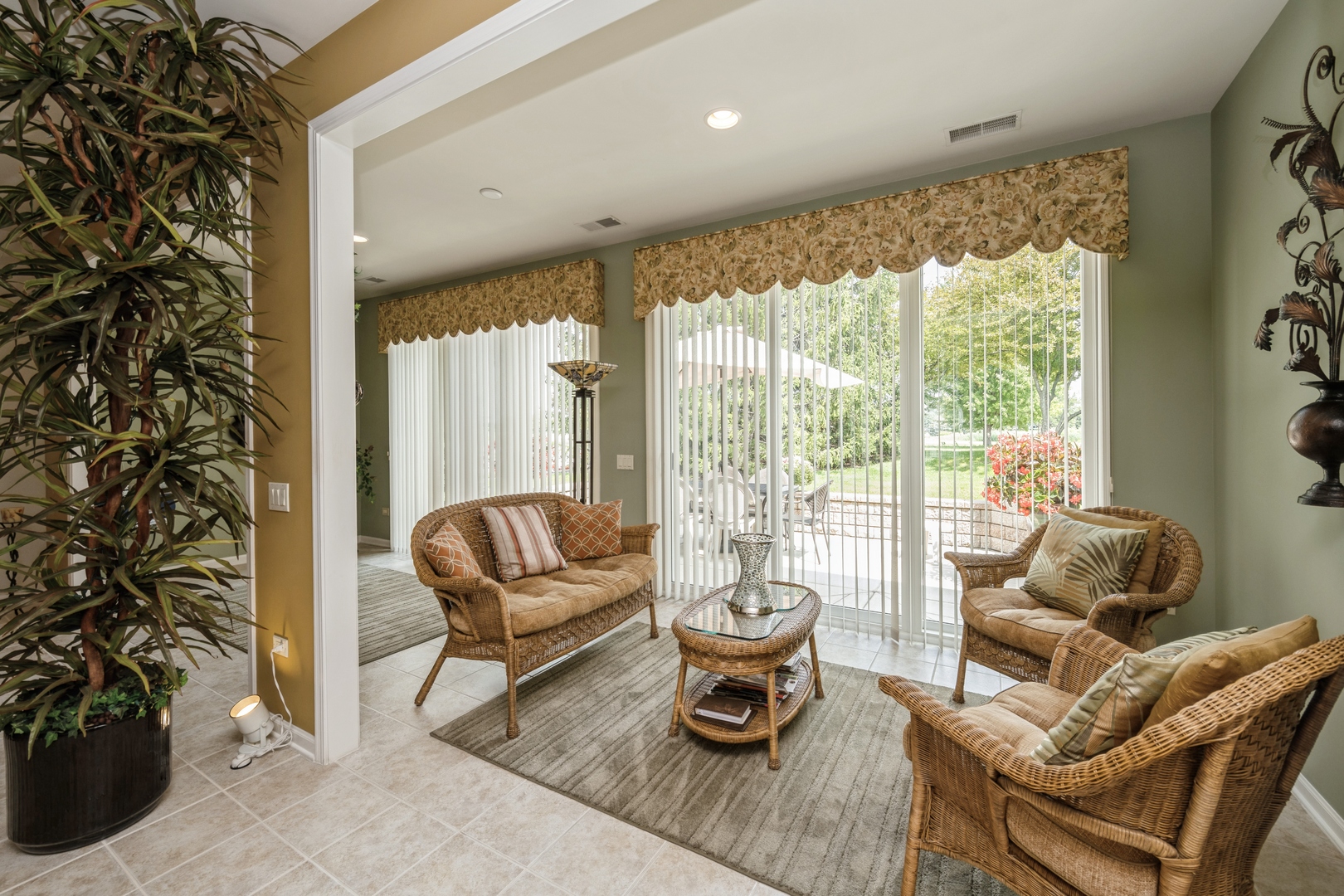 12562 Bluebell Avenue, Huntley, IL 60142