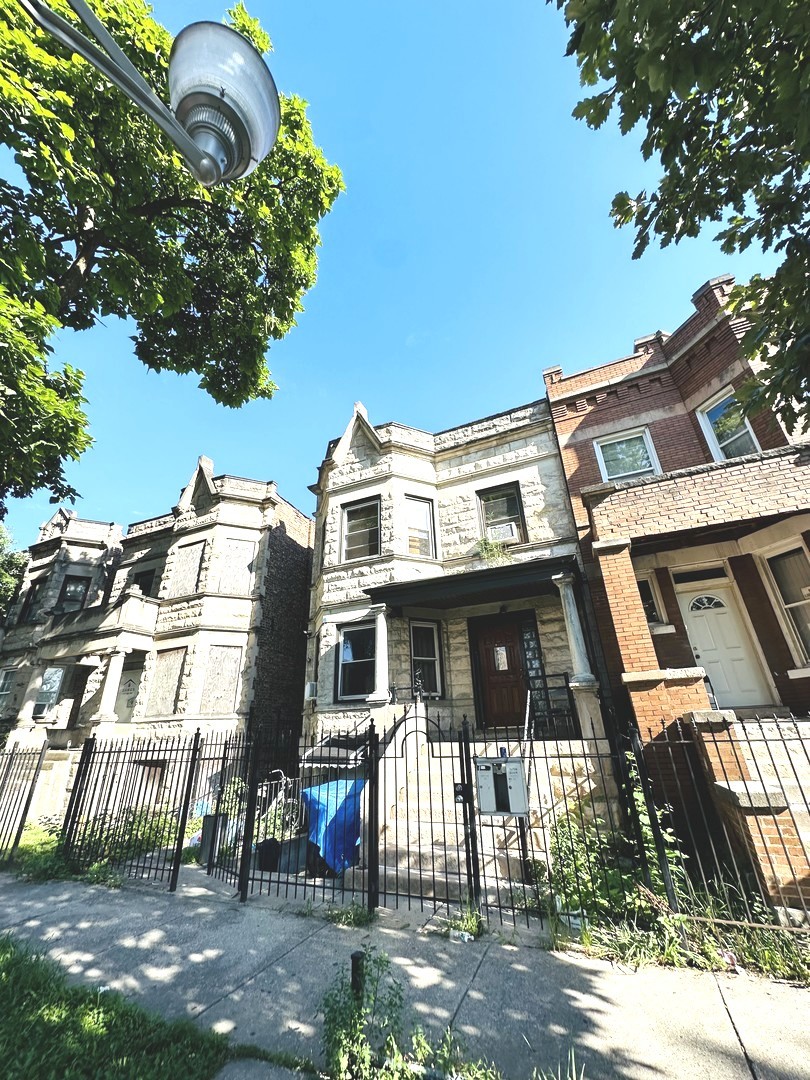 4220 W Monroe Street, Chicago, IL 60624