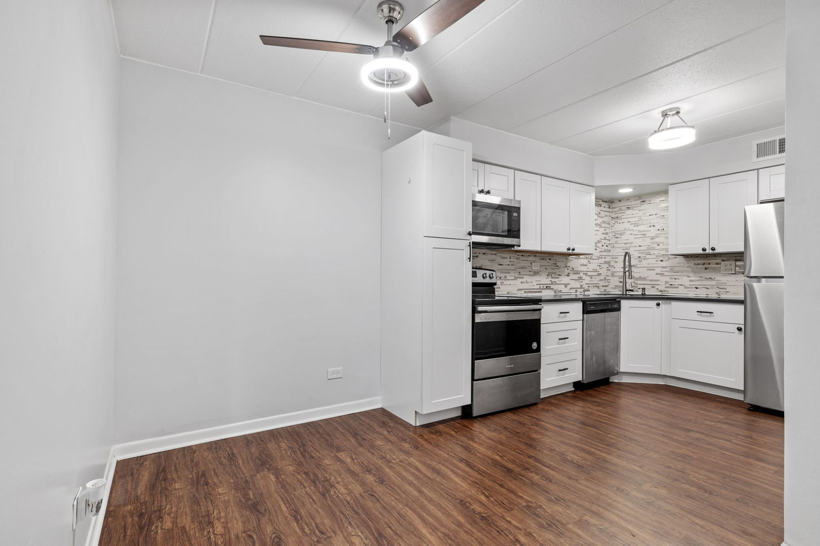 491 Timber Ridge Drive #104, Carol Stream, IL 60188