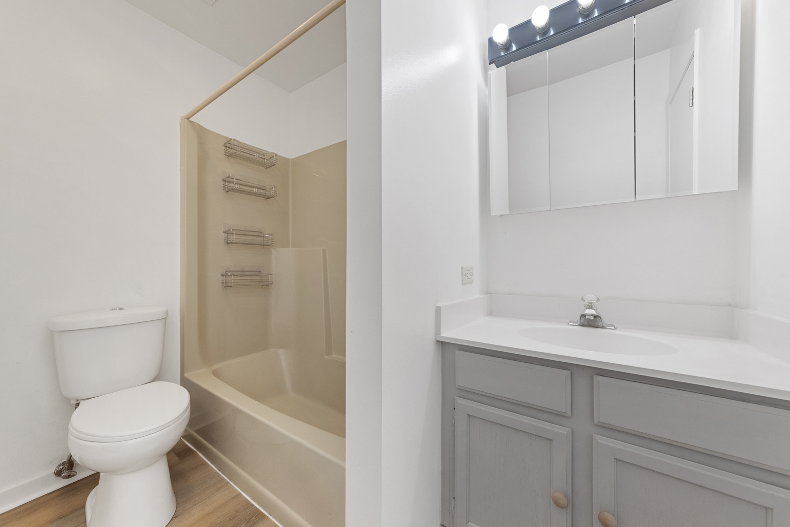 1420 Stonebridge Circle #N3, Wheaton, IL 60187