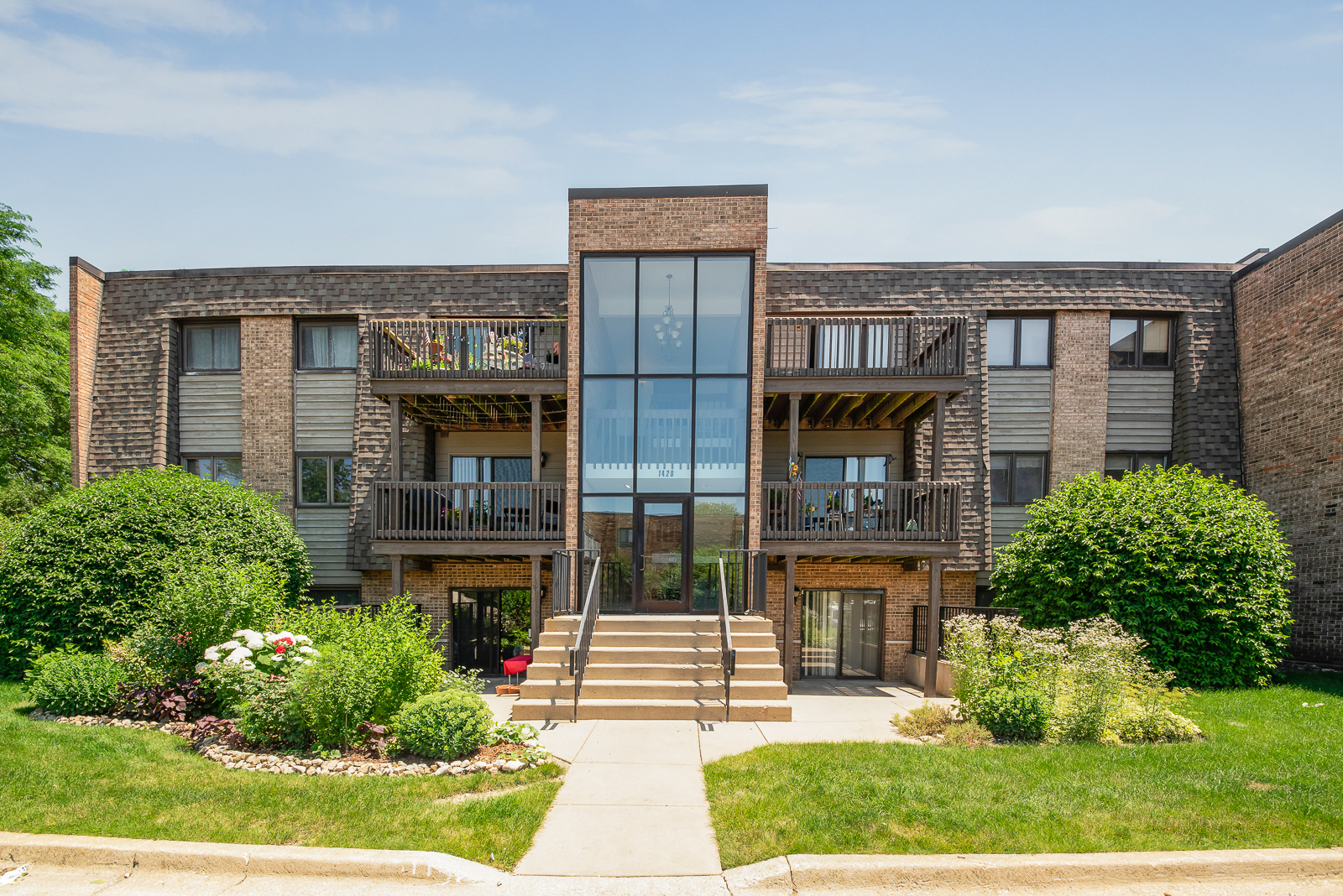 1420 Stonebridge Circle #N3, Wheaton, IL 60187