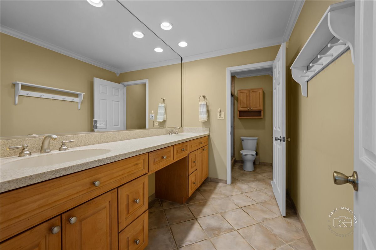 1109 W Bauer Road, Naperville, IL 60563