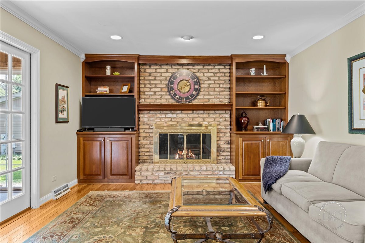 1109 W Bauer Road, Naperville, IL 60563