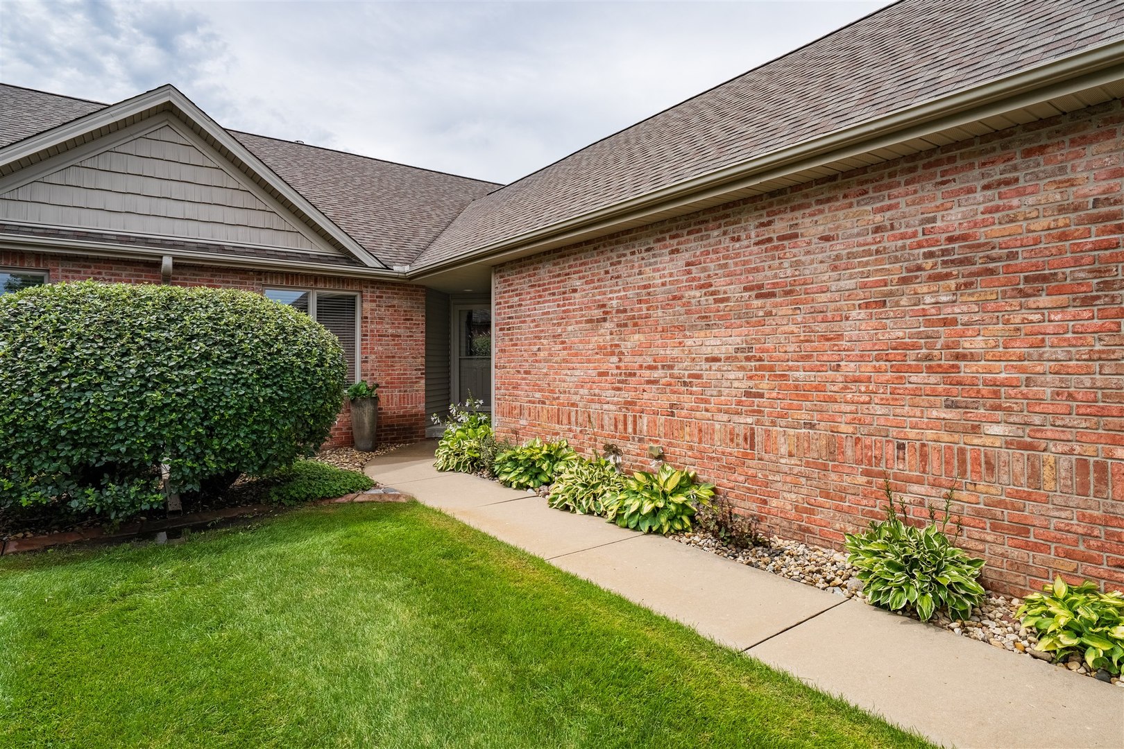 1713 Dunraven Road, Bloomington, IL 61704