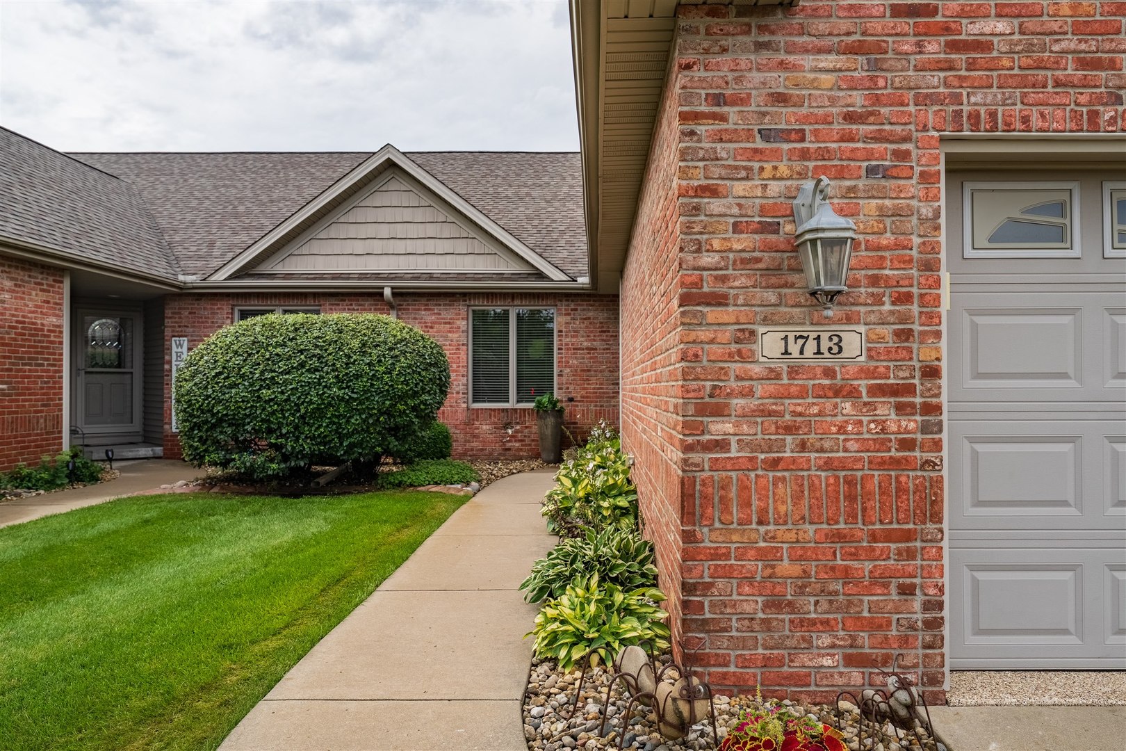 1713 Dunraven Road, Bloomington, IL 61704