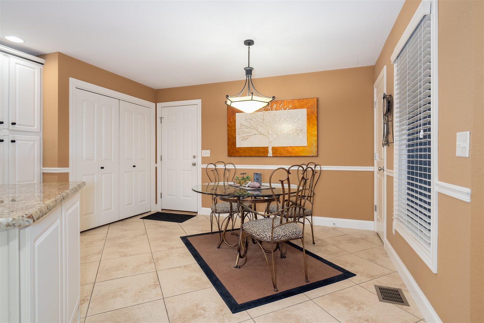 1713 Dunraven Road, Bloomington, IL 61704