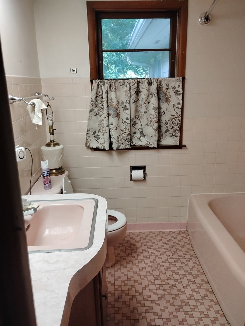 4994 Grand Avenue, Gurnee, IL 60031