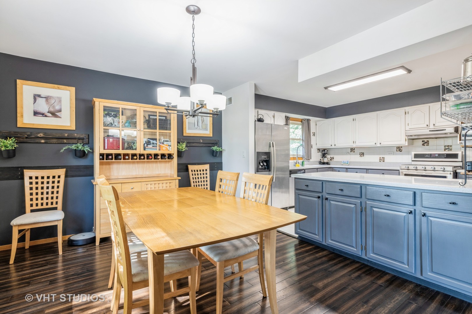 654 Blue Spruce Lane, Mundelein, IL 60060