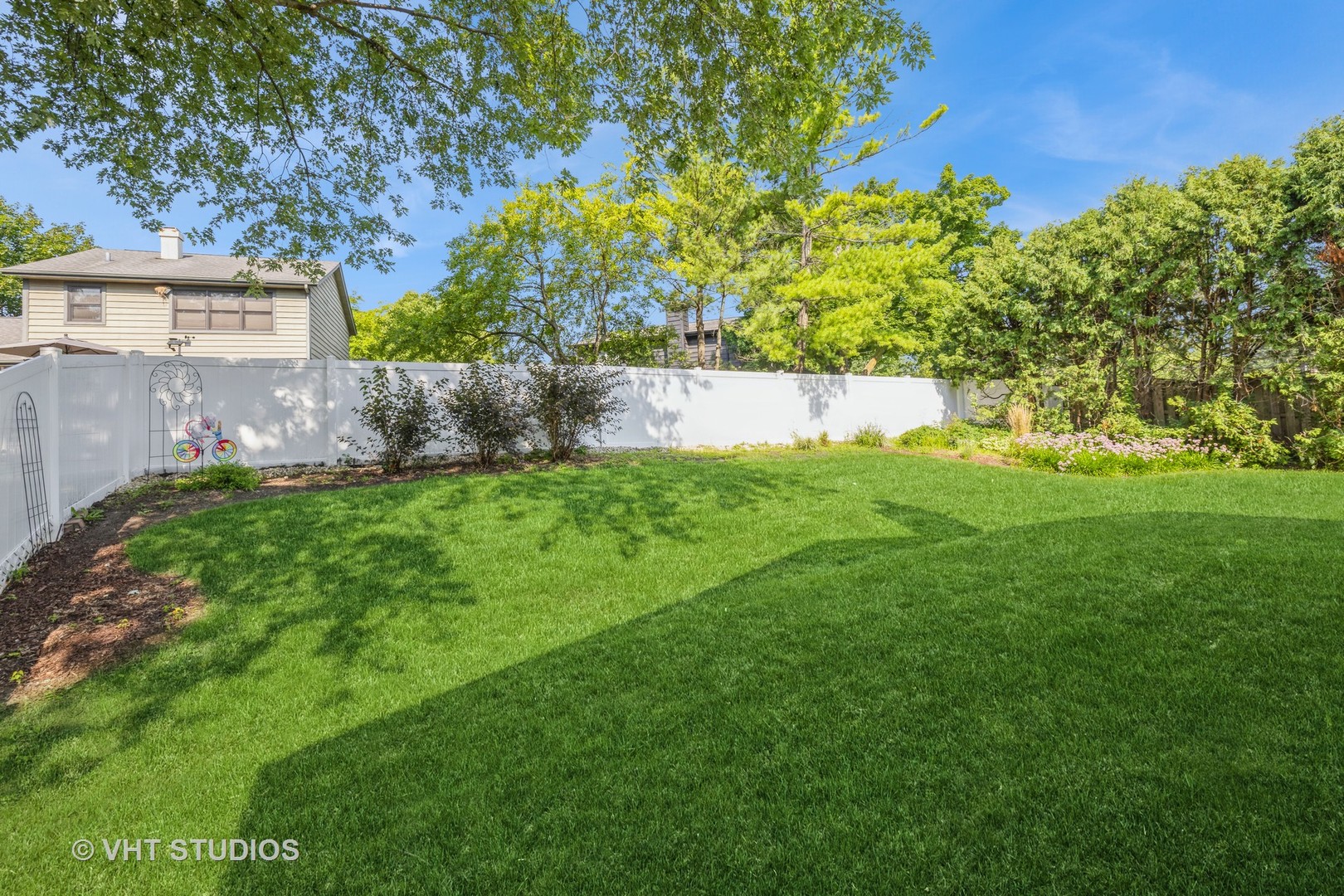 654 Blue Spruce Lane, Mundelein, IL 60060