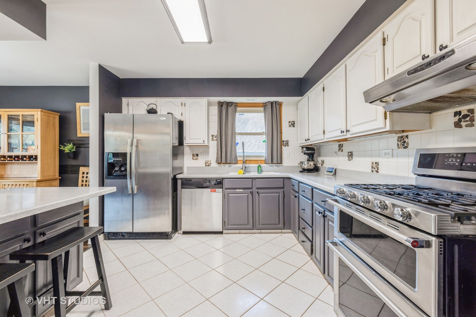 654 Blue Spruce Lane, Mundelein, IL 60060