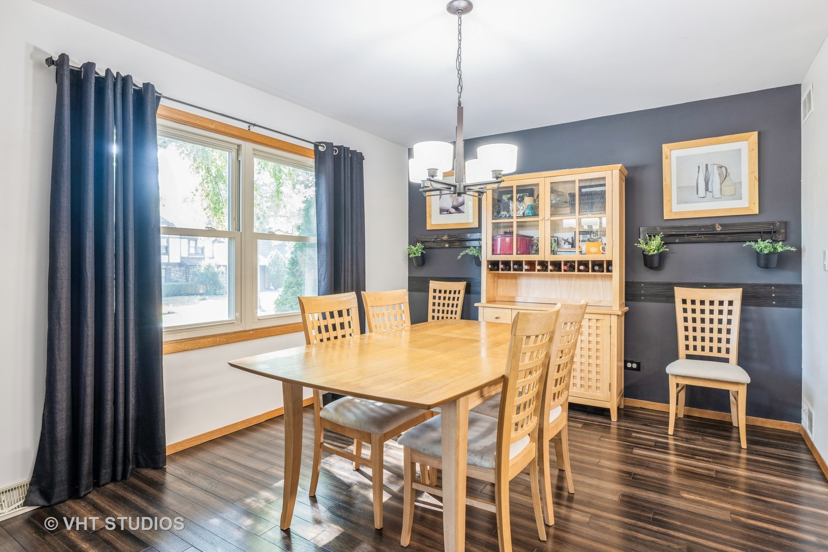 654 Blue Spruce Lane, Mundelein, IL 60060