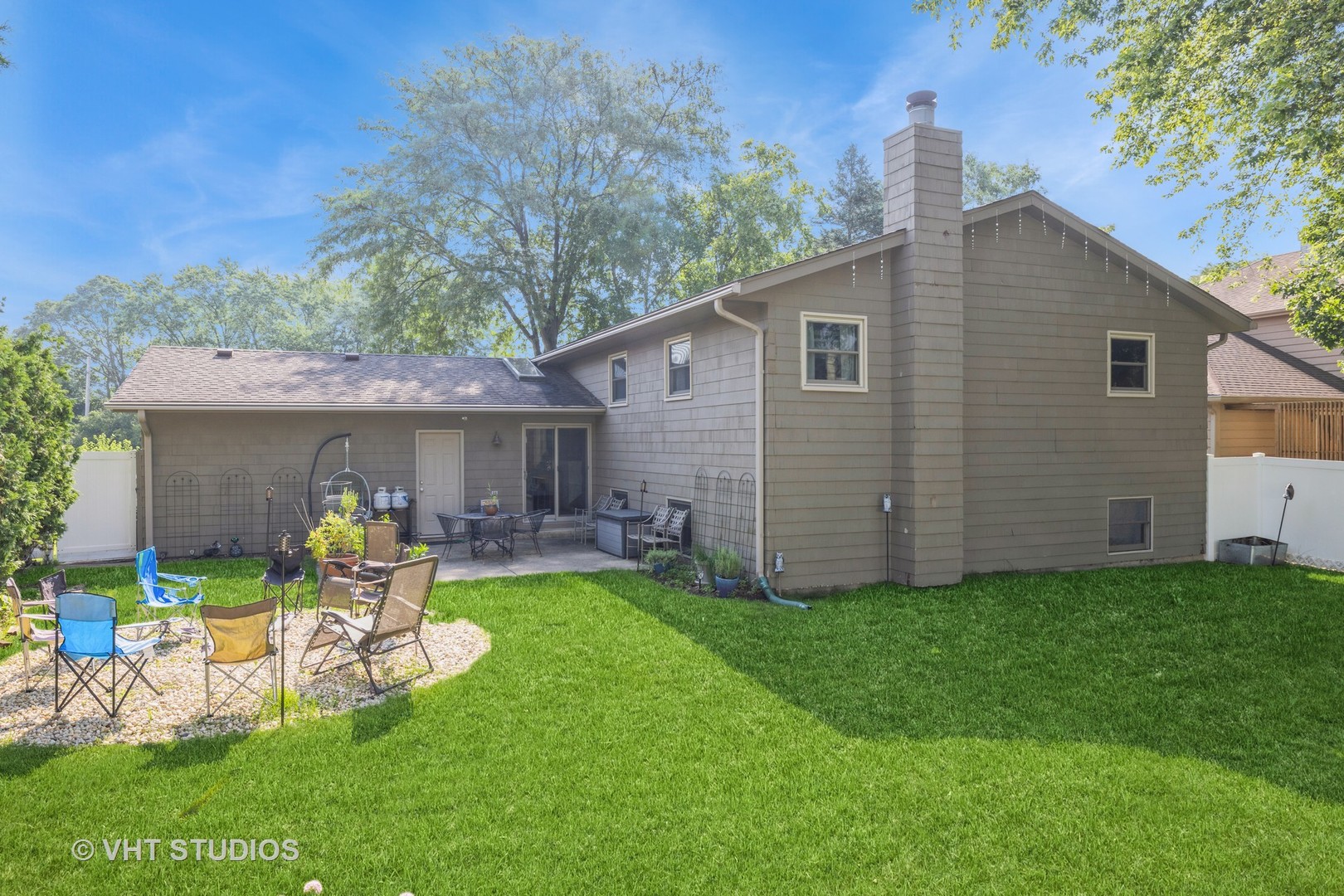 654 Blue Spruce Lane, Mundelein, IL 60060