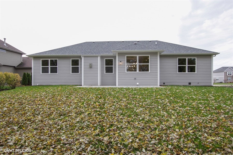 21021 Lakewoods Lane, Shorewood, IL 60404