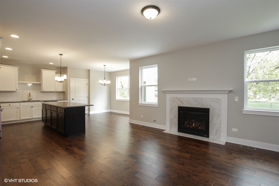 21021 Lakewoods Lane, Shorewood, IL 60404