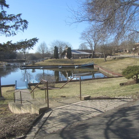 27 Jamaica Colony #7, Fox Lake, IL 60020