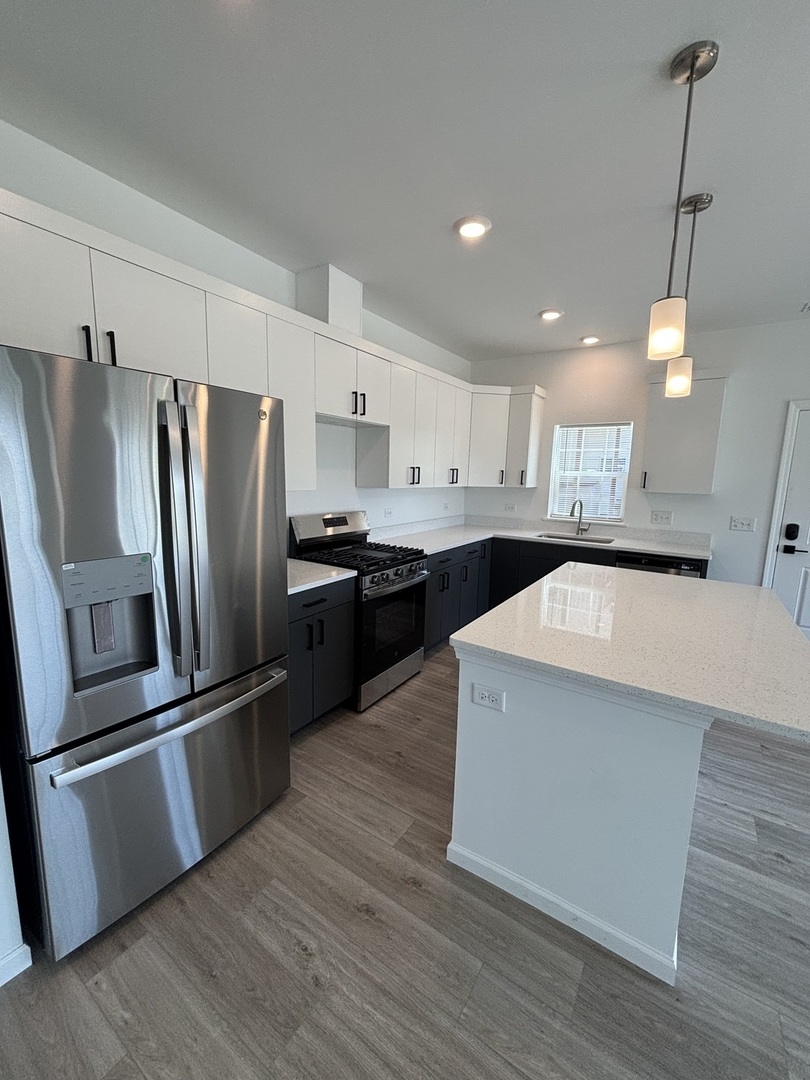 30 S 14th Street #E, St. Charles, IL 60174