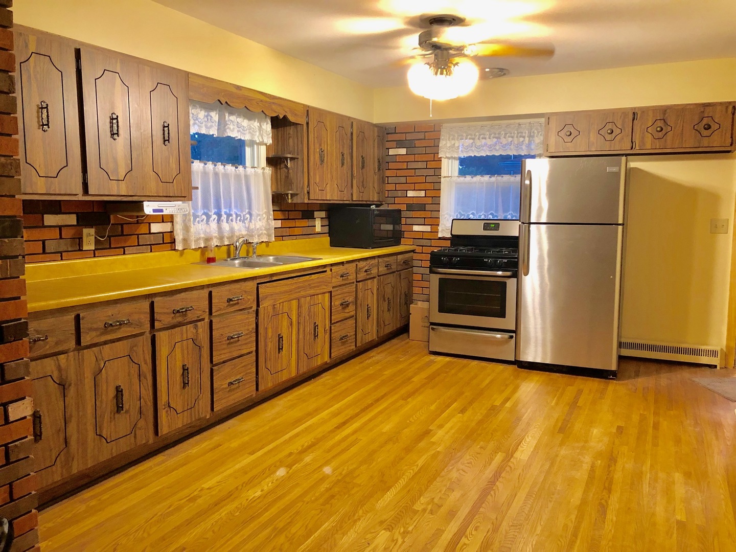 1807 Oakland Avenue, Crest Hill, IL 60403