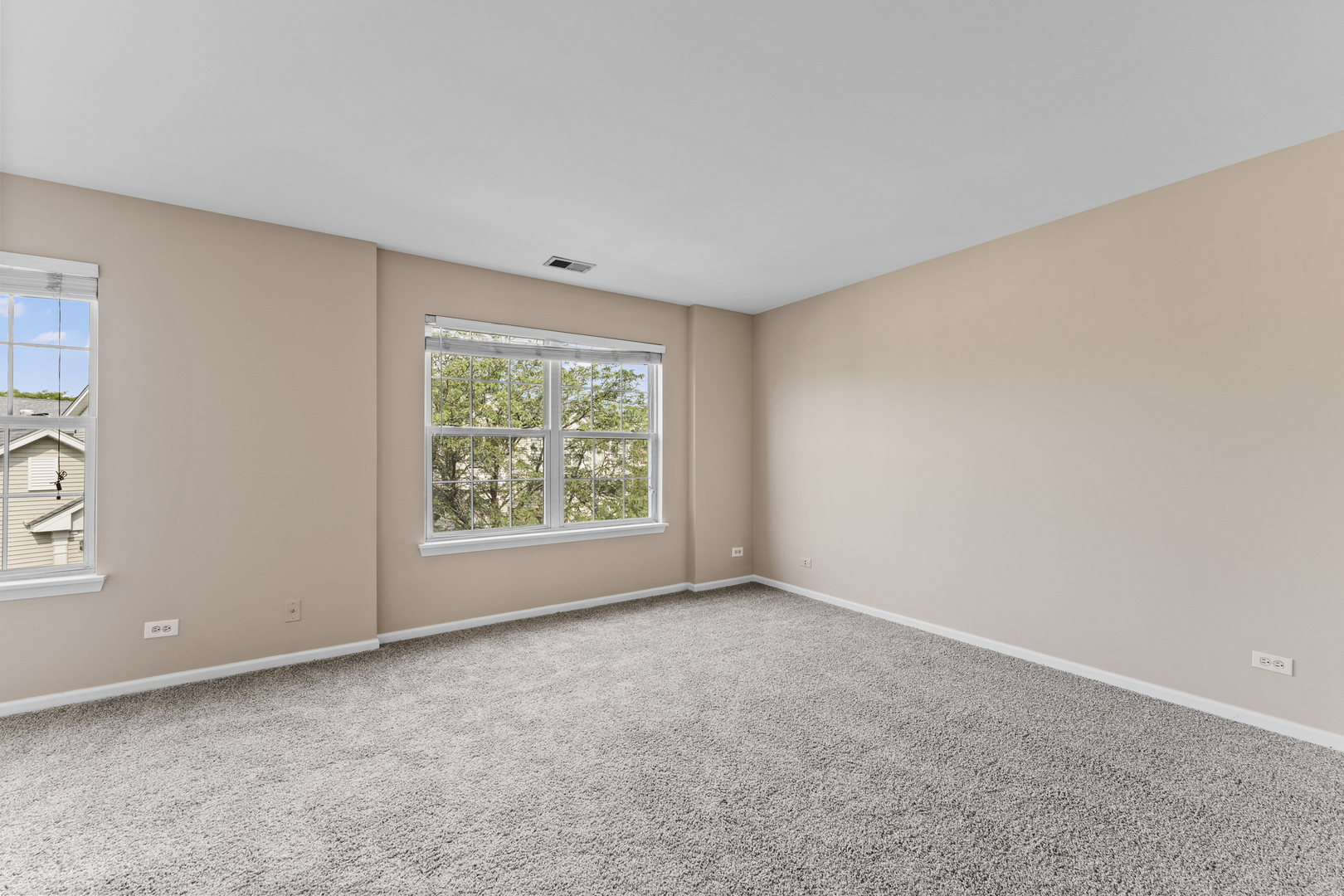 582 Holiday Lane, Round Lake, IL 60073