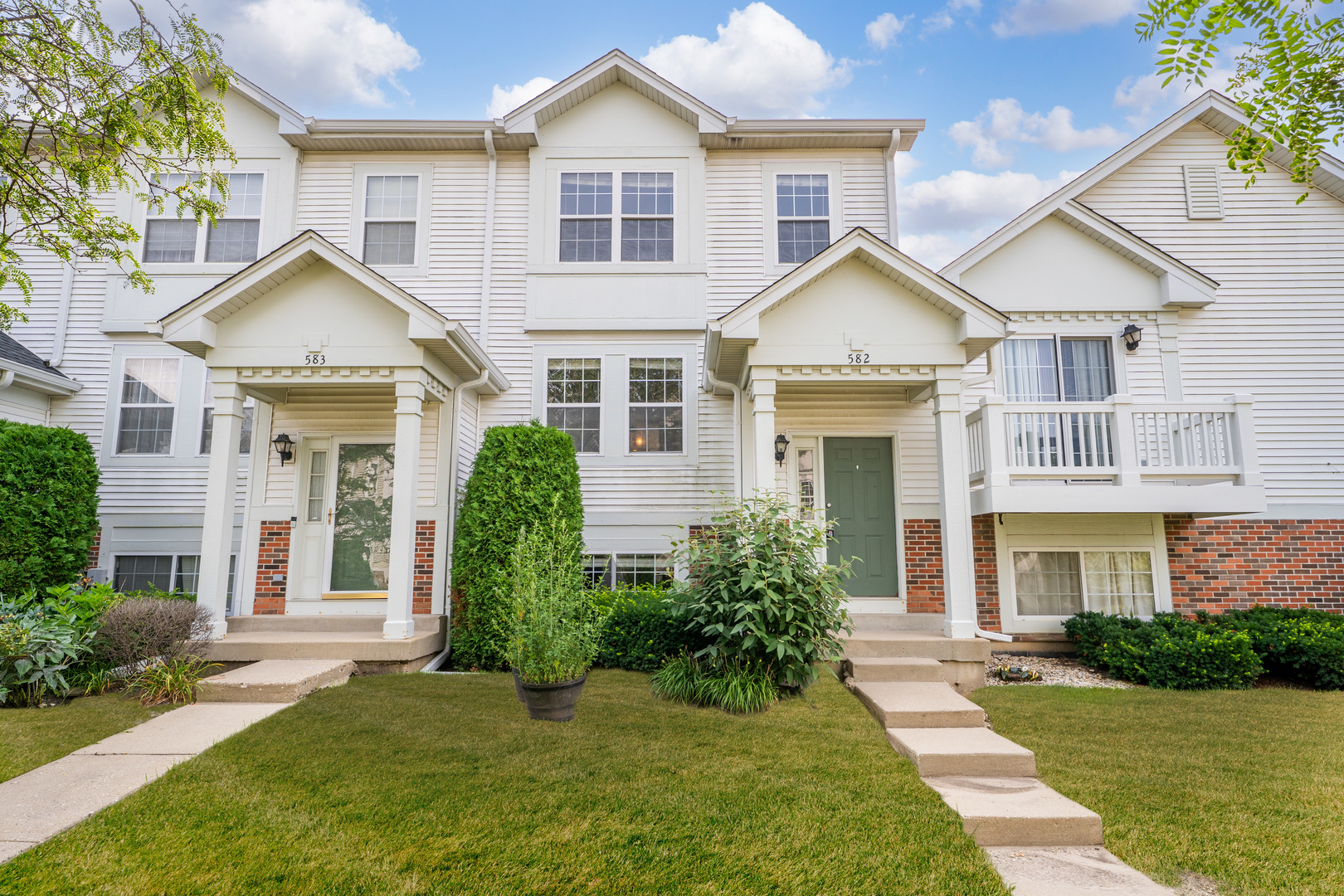 582 Holiday Lane, Round Lake, IL 60073
