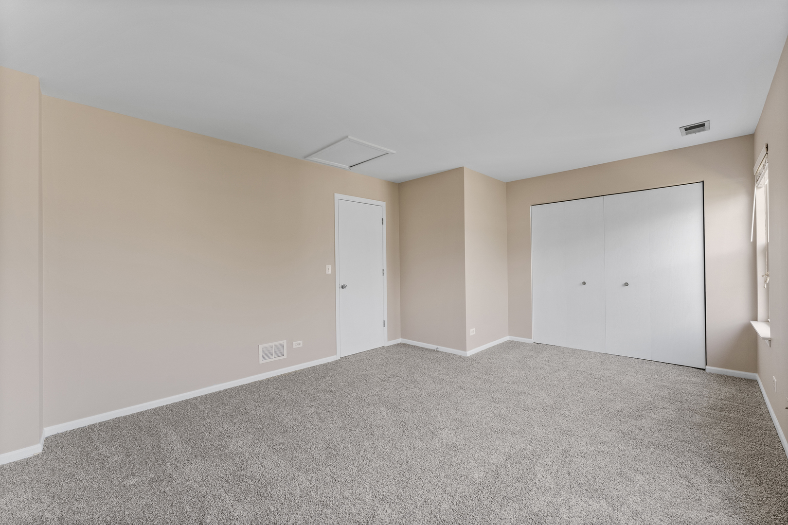 582 Holiday Lane, Round Lake, IL 60073