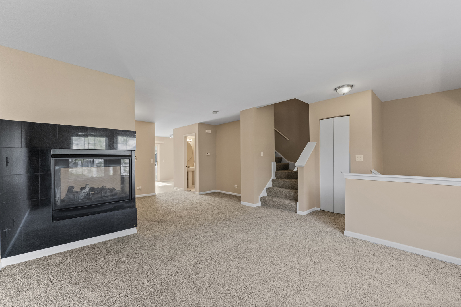 582 Holiday Lane, Round Lake, IL 60073