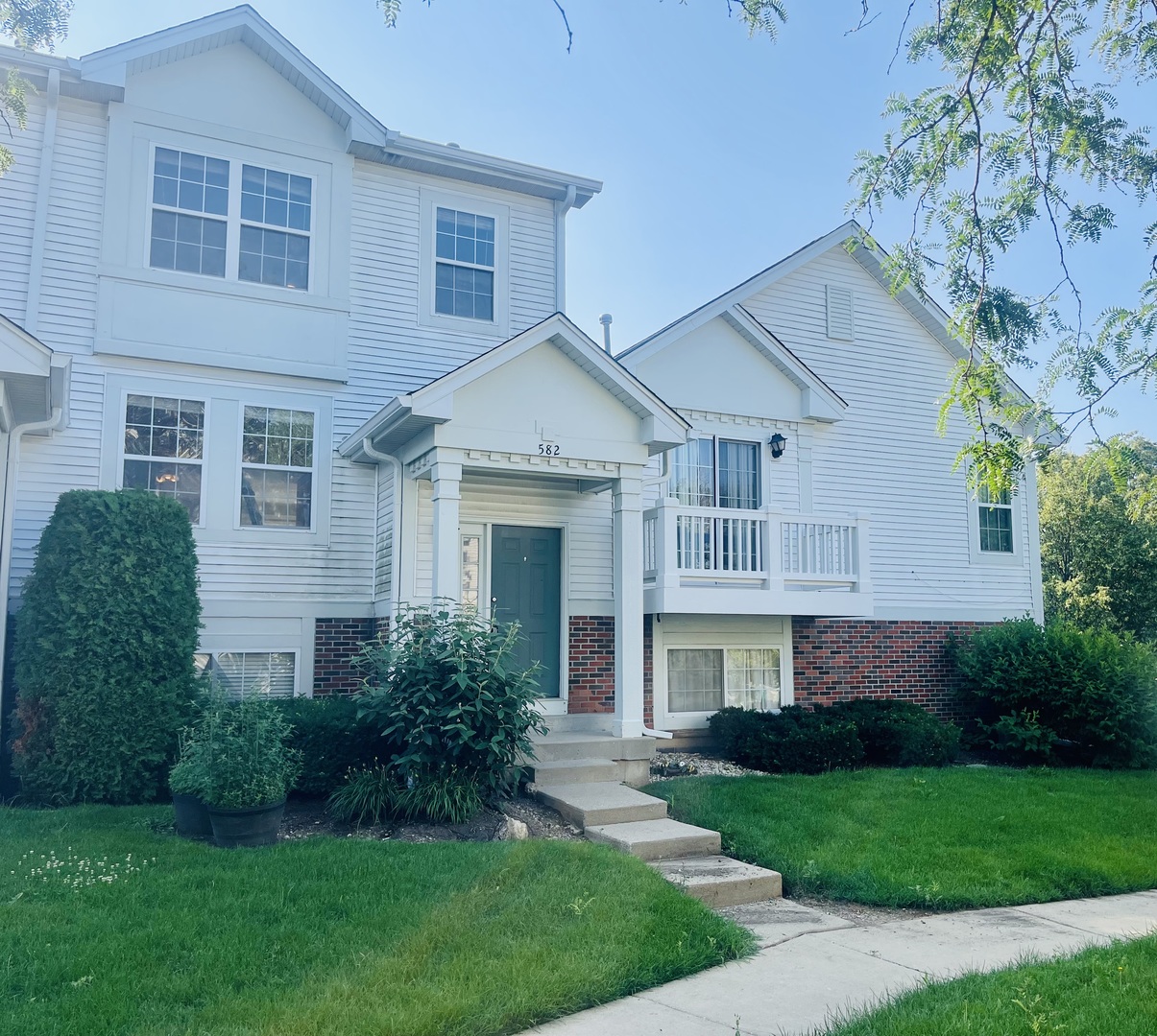 582 Holiday Lane, Round Lake, IL 60073