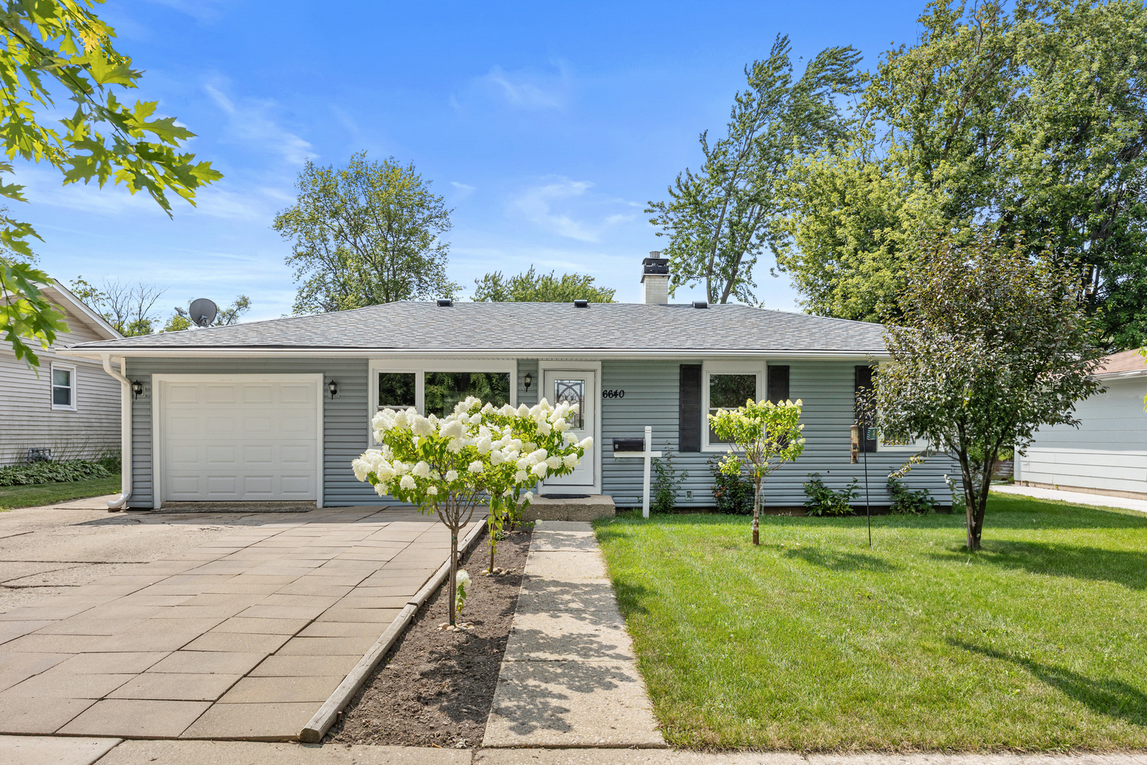 6640 Peach Tree Street, Hanover Park, IL 60133