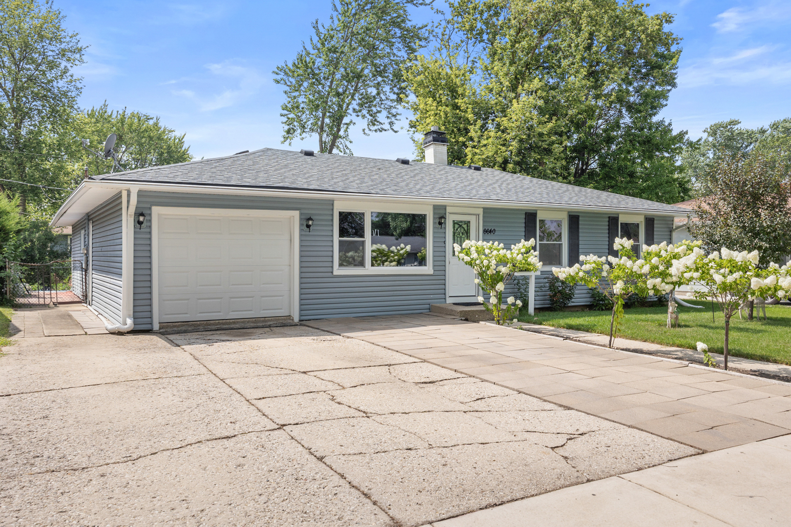 6640 Peach Tree Street, Hanover Park, IL 60133
