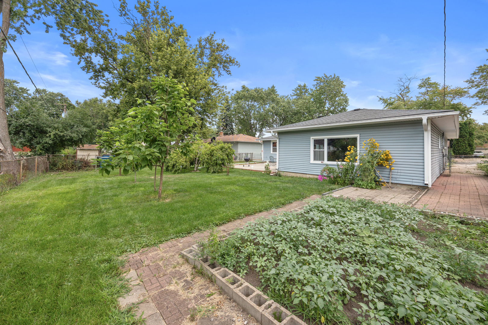 6640 Peach Tree Street, Hanover Park, IL 60133