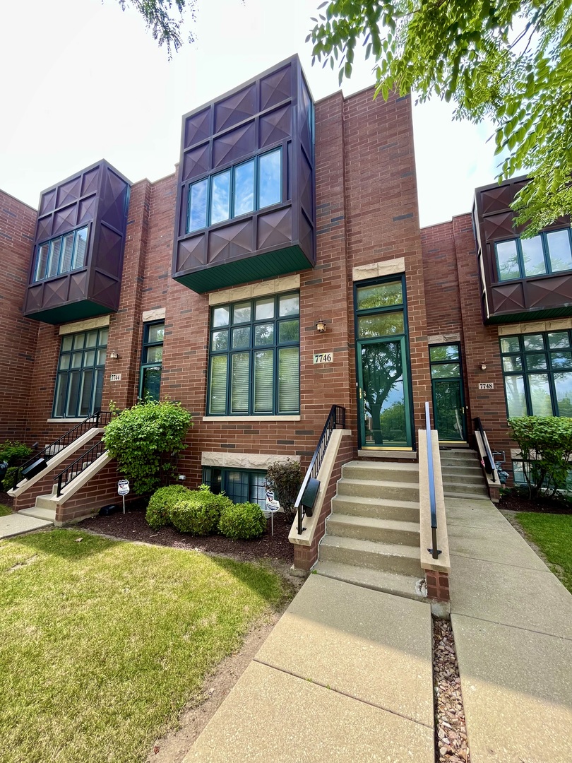7746 Lincoln Avenue, Skokie, IL 60077