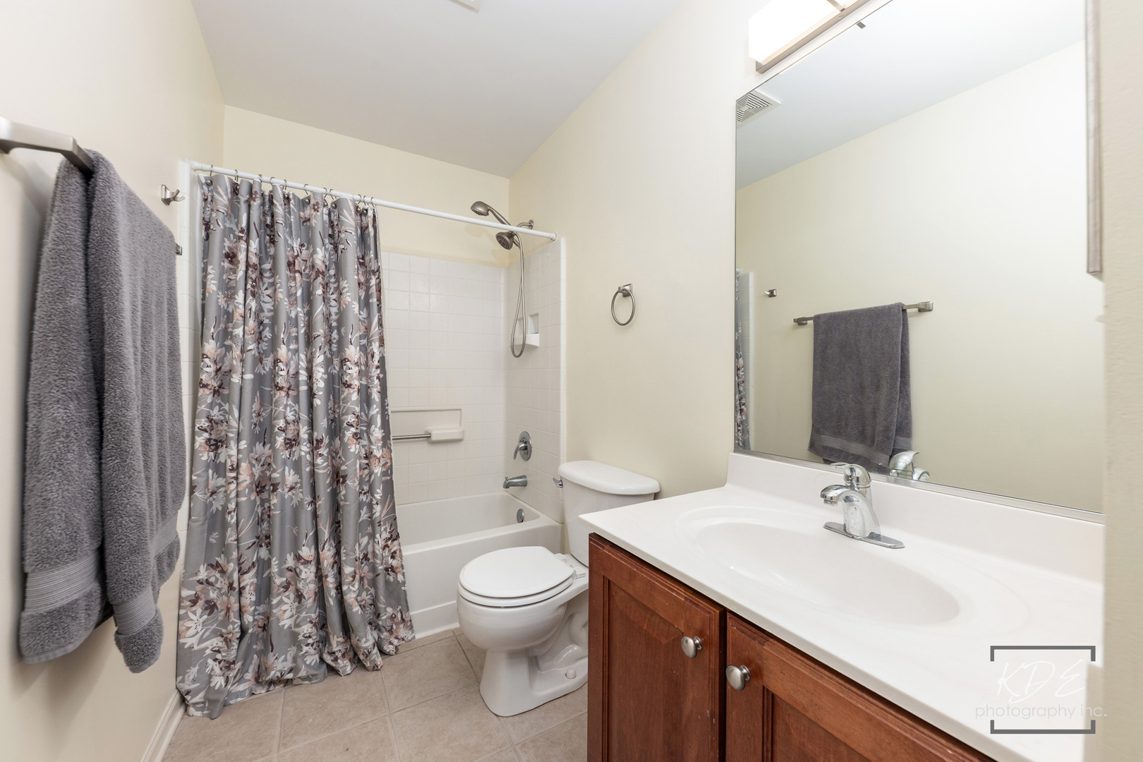 2440 Daybreak Court, Elgin, IL 60123