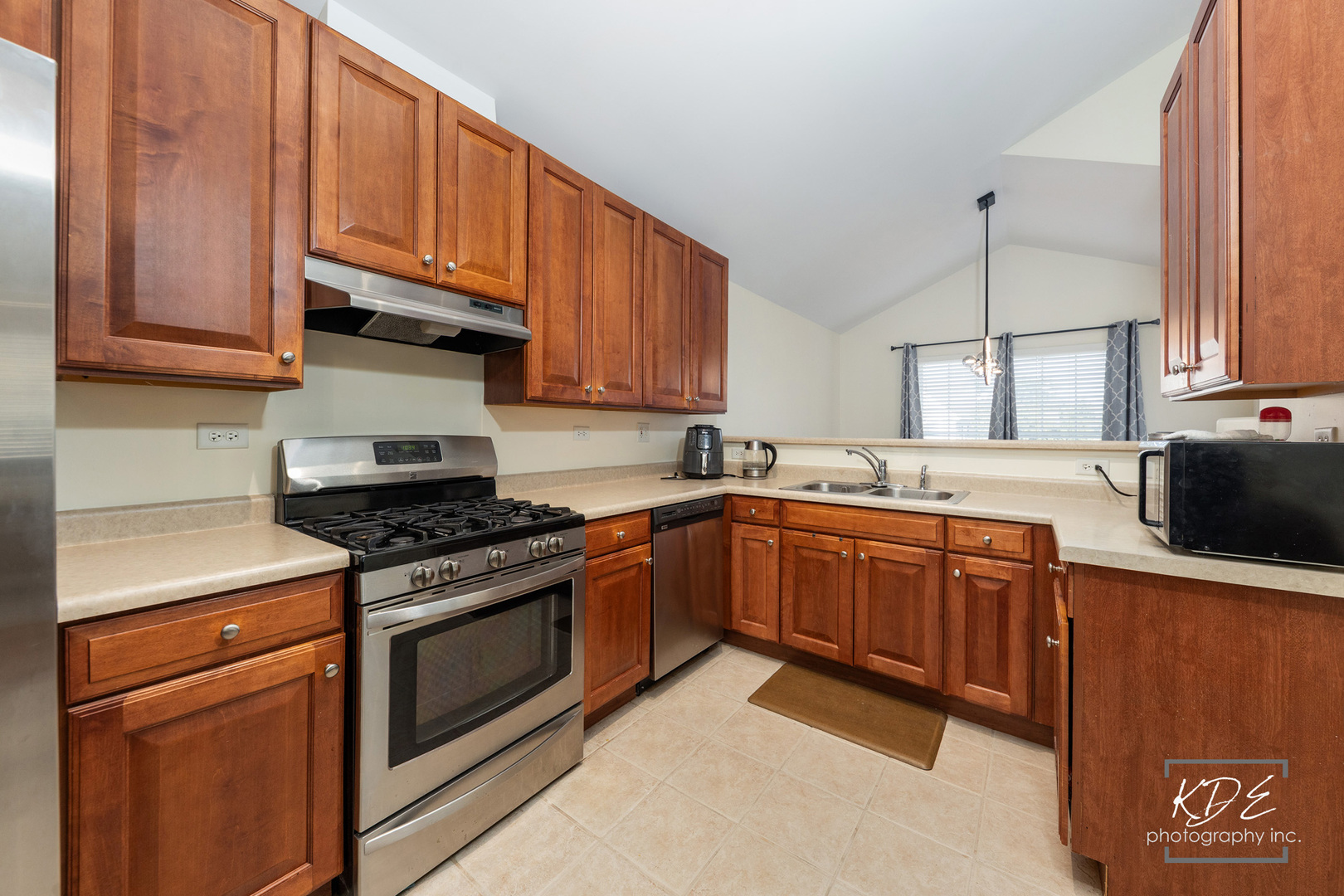 2440 Daybreak Court, Elgin, IL 60123