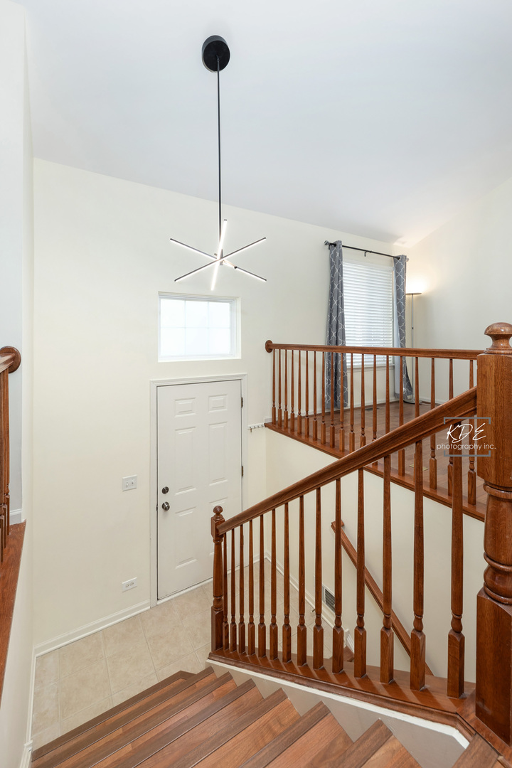 2440 Daybreak Court, Elgin, IL 60123